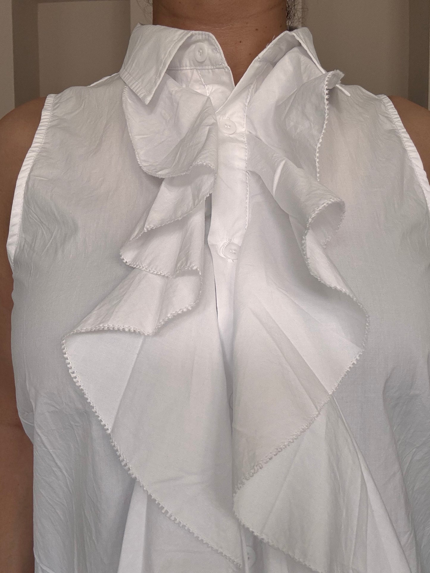 Ruffle blouse wit