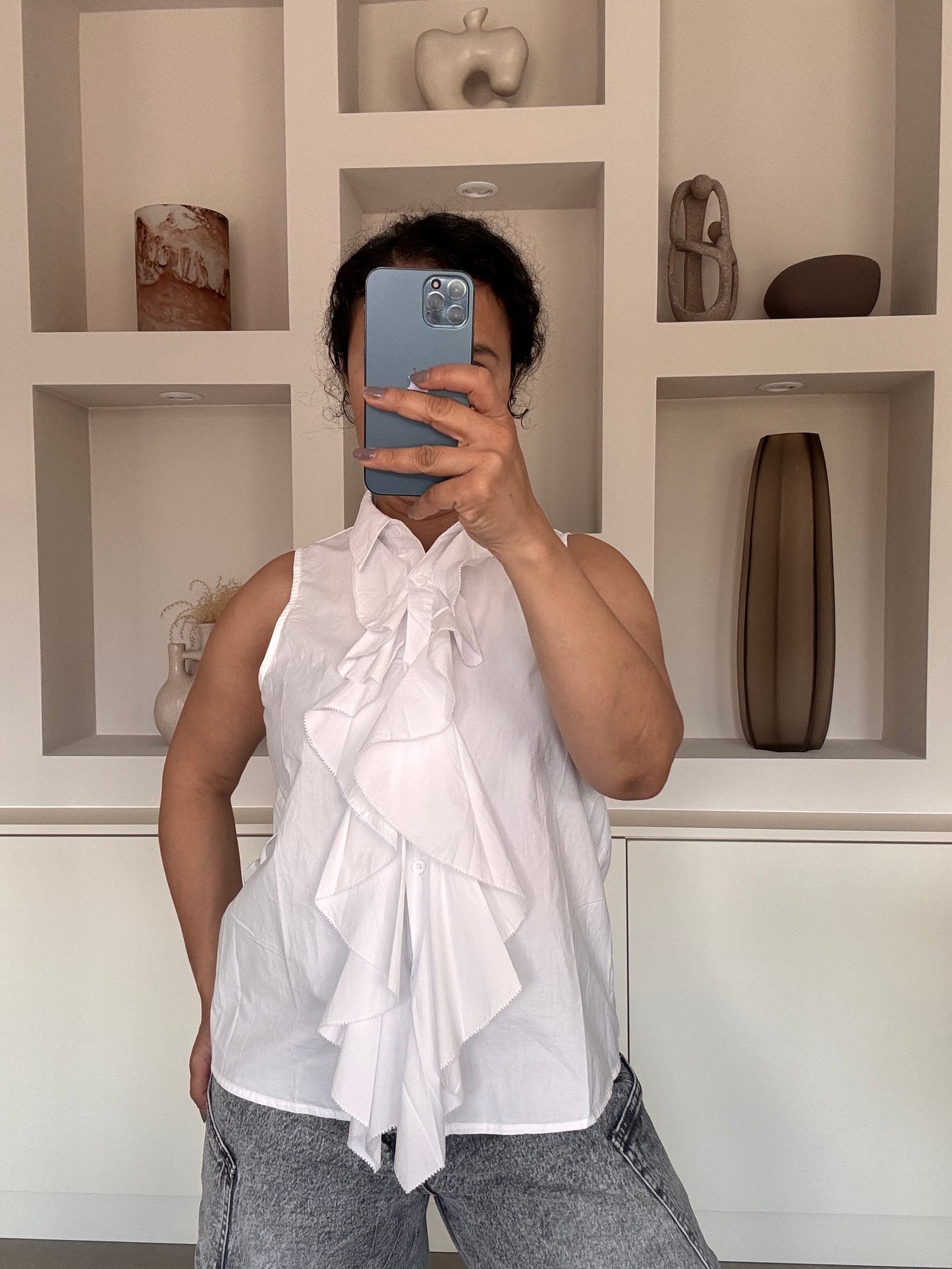 Ruffle blouse wit