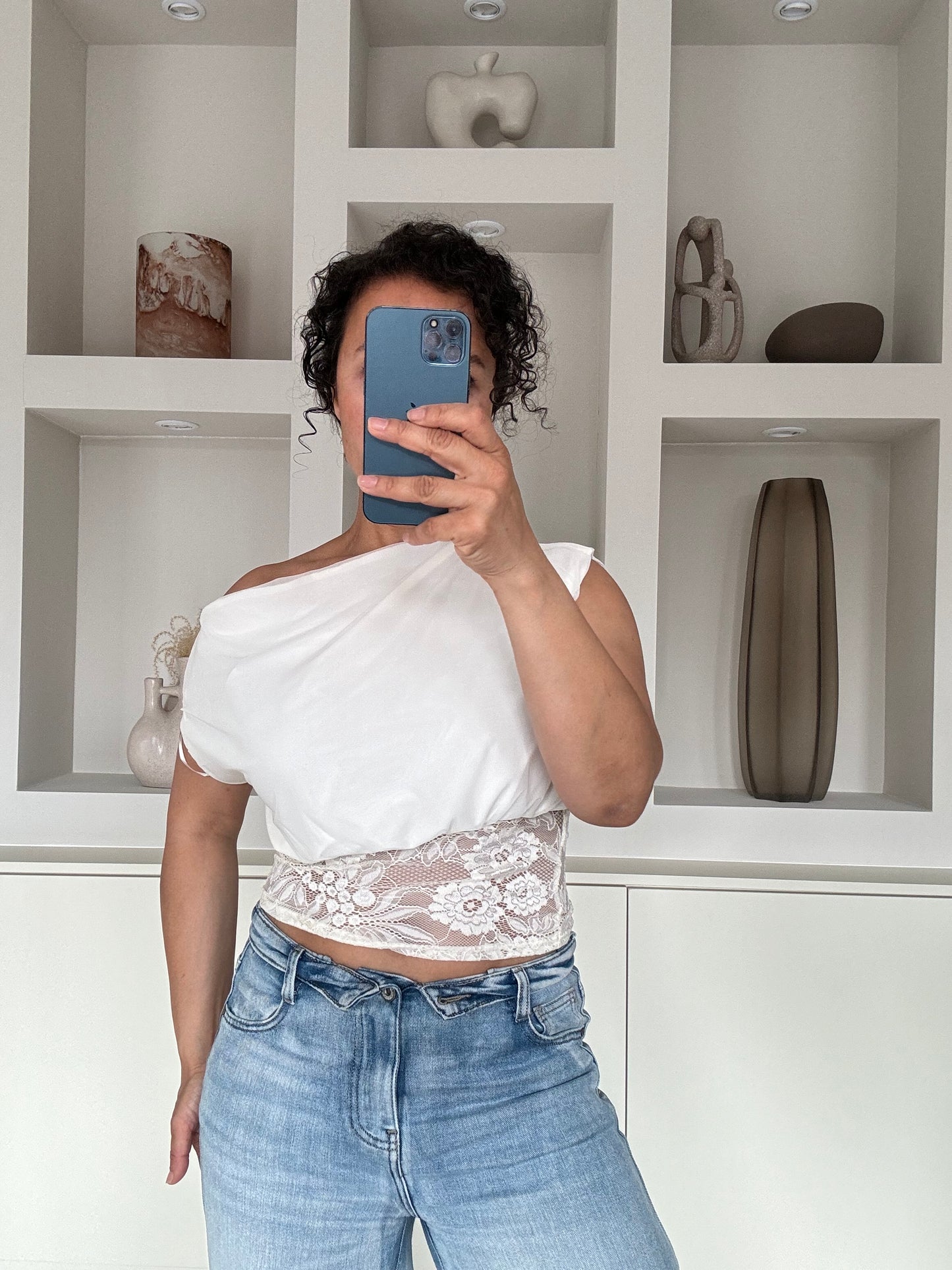 Muse top off white