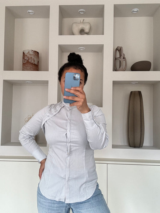 Fitted grey blouse