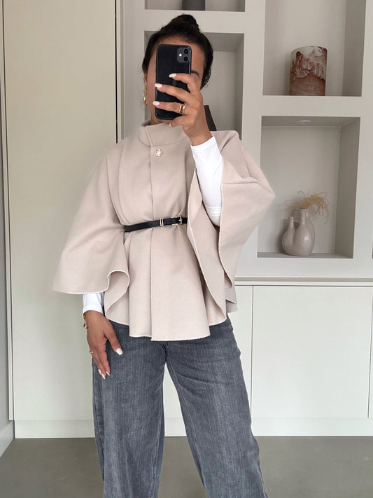 Aria Cape met Riem – Ecru